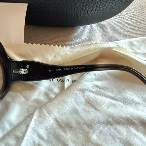Balenciaga Sunglasses - Picture 4 of 5